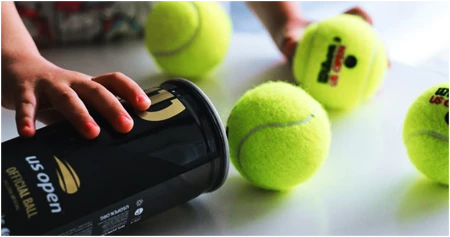 Balles de tennis neuves ou balles usagées. Avec lesquelles faut-il jouer ?
