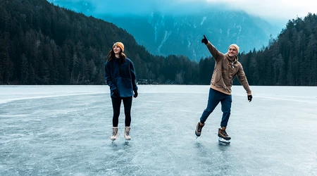 Patiner sur de la glace fine. Comment savoir si la glace est sûre sur l'étang ?