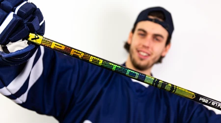 REVUE : Bauer PROTO R Gold – le mid kick le plus léger avec une touche dorée