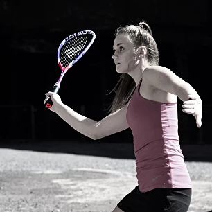Michaela Čepová avec la raquette squash Tecnifibre Carboflex X-Speed 125 NS