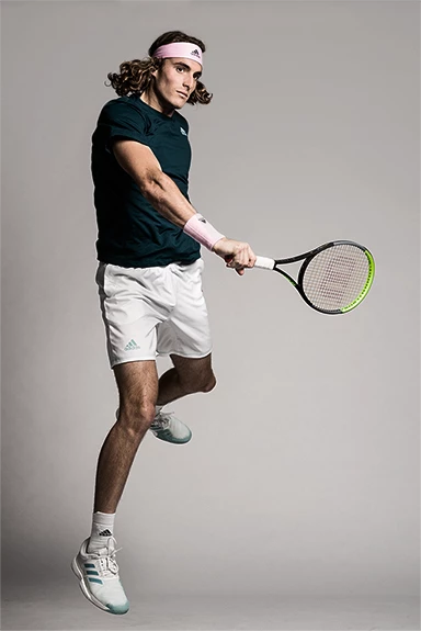 Stefanos Tsitsipas avec des raquettes de tennis Wilson Blade v7