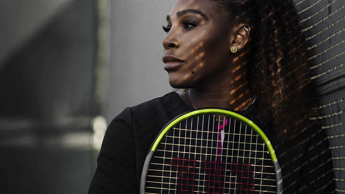 Serena Williams avec la nouvelle gamme de raquettes de tennis Wilson Blade v7