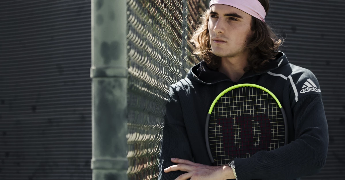 Stefanos Tsitsipas avec la nouvelle gamme de raquettes de tennis Wilson Blade v7