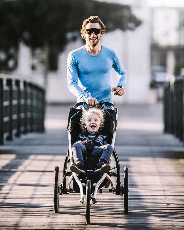 La poussette de jogging Thule Glide 2 peut également gérer un chemin forestier ou un chemin de terre