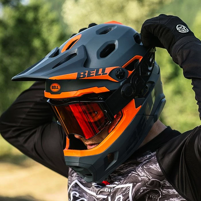 Casque Bell Super DH Spherical Mat/Glos Noir