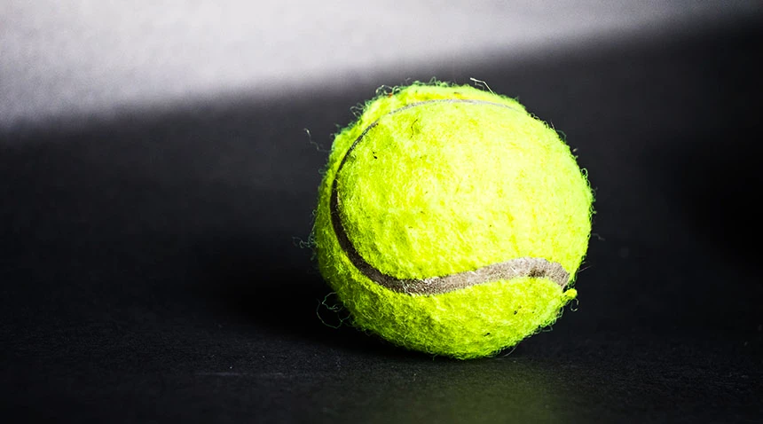 Balles de tennis neuves. Sont-elles meilleures que les balles usagées ?