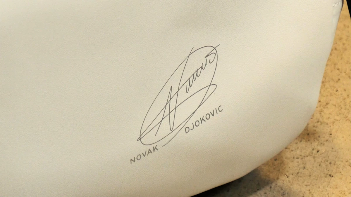 Novak Djoković avec la raquette de tennis Head Speed